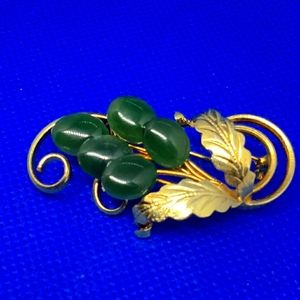 Emerald brooch vintage beautiful natural stones